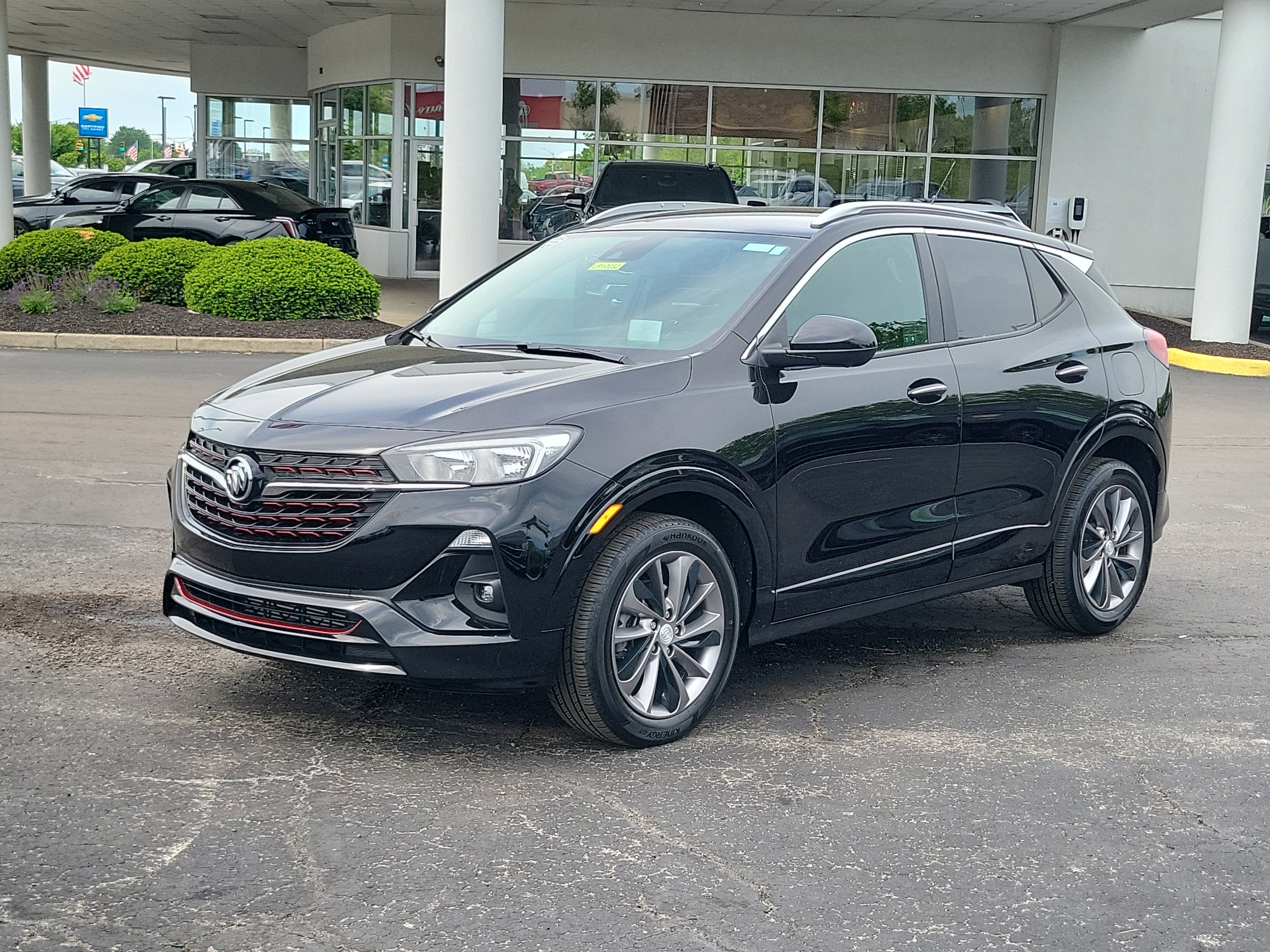 Used 2020 Buick Encore GX Select w/ Advanced Technology Package FWD image 2