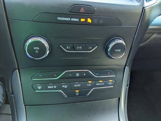 Used 2020 Ford Edge SE FWD image 20