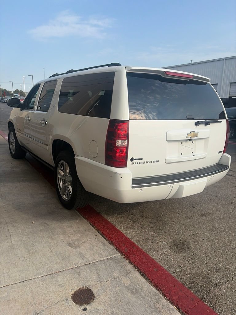 Used 2011 Chevrolet Suburban LTZ RWD image 6