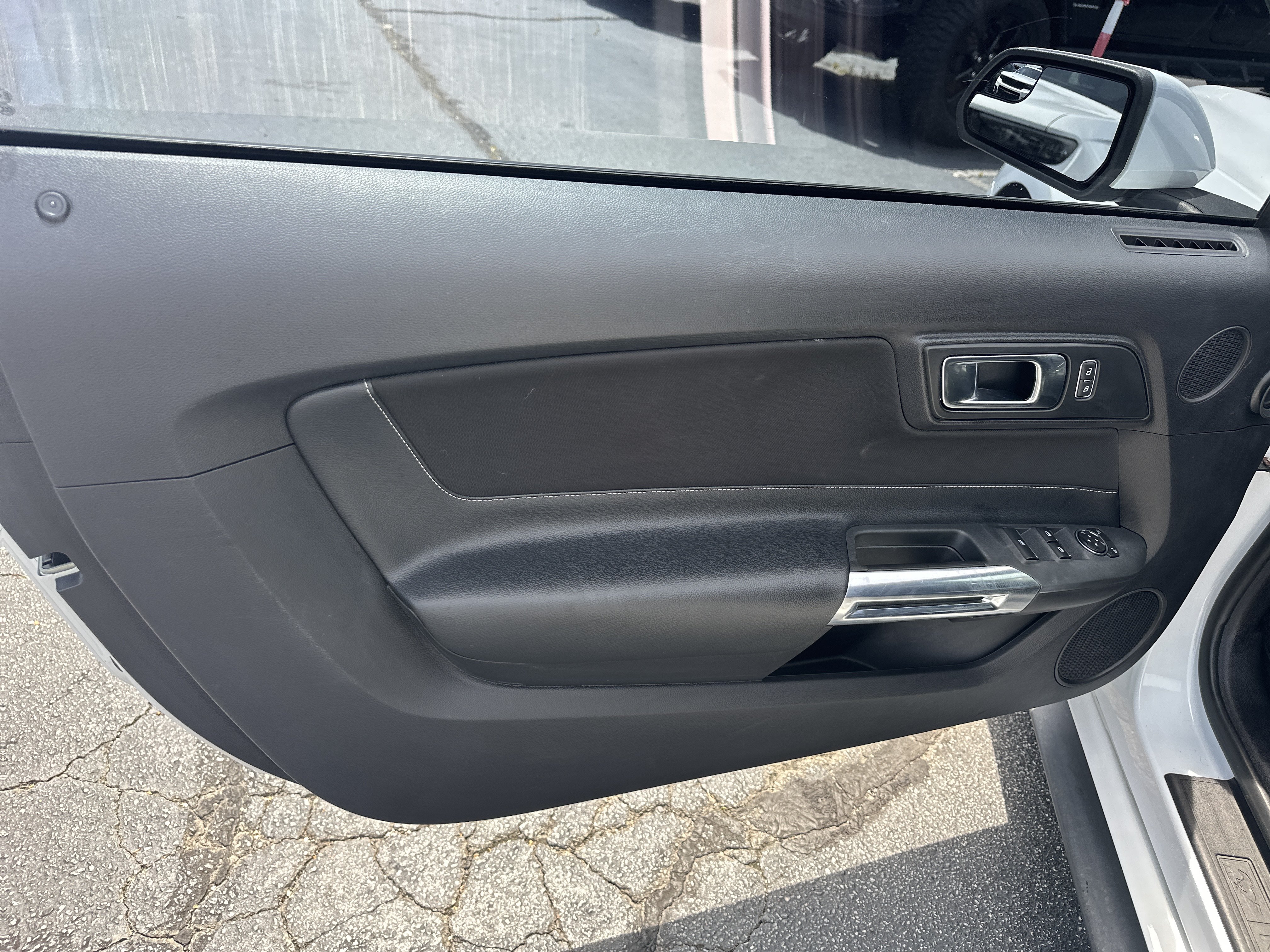 Used 2019 Ford Mustang Convertible w/ Equipment Group 101A RWD image 15