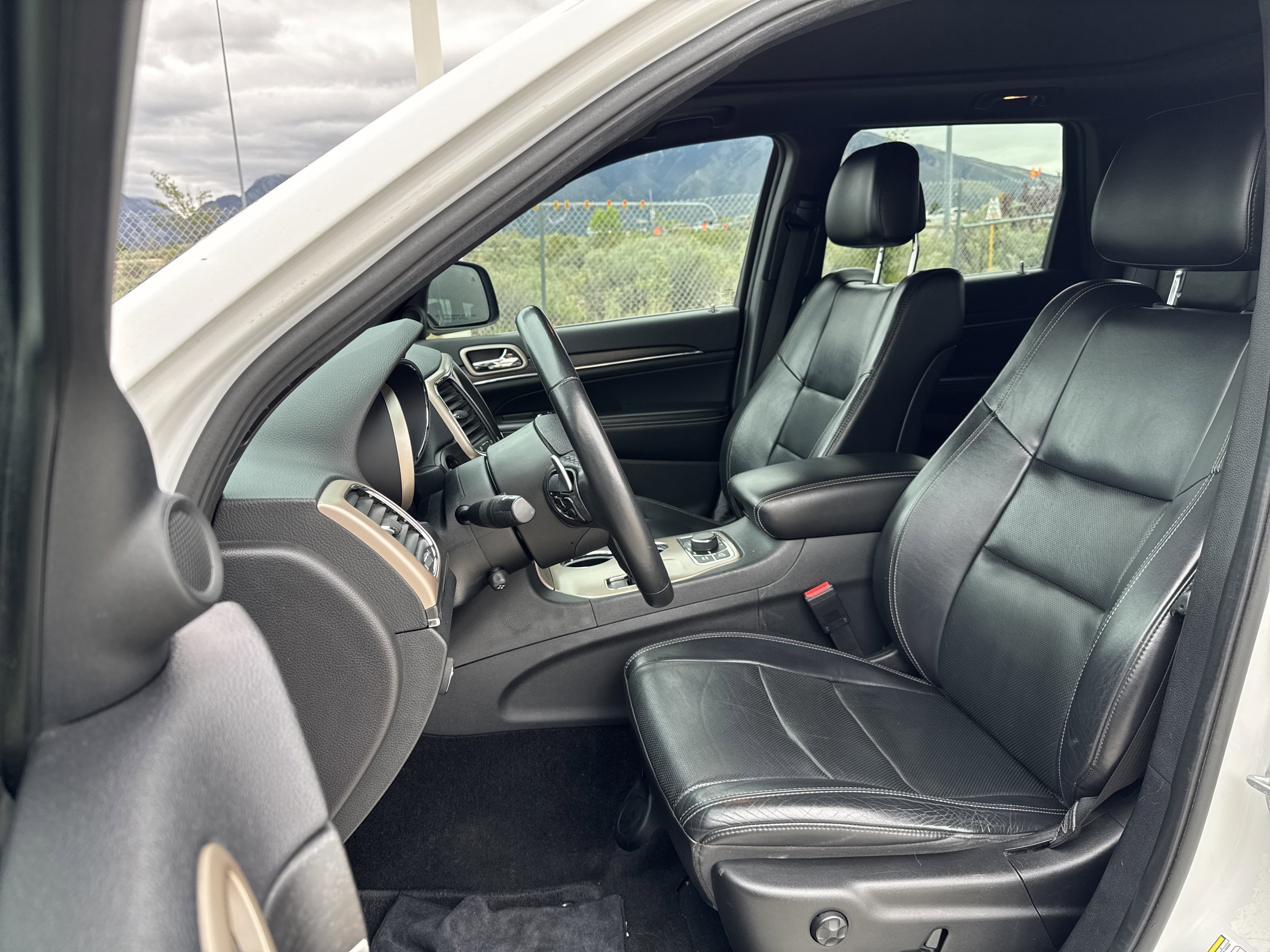 Used 2015 Jeep Grand Cherokee Limited w/ Luxury Group II AWD/4WD image 18