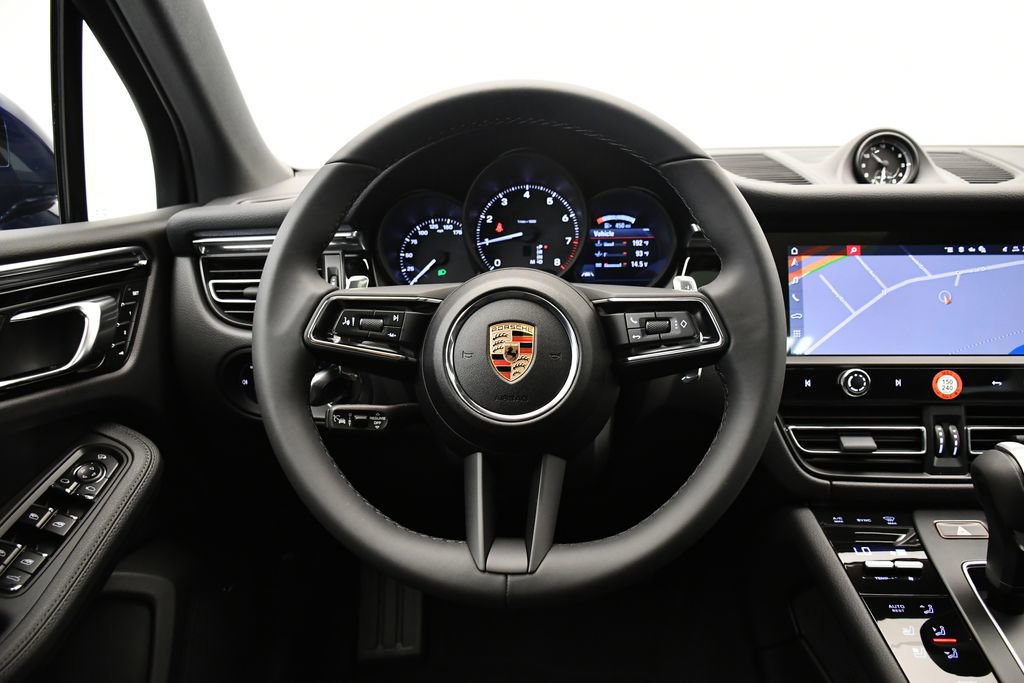 Certified 2025 Porsche Macan image 25