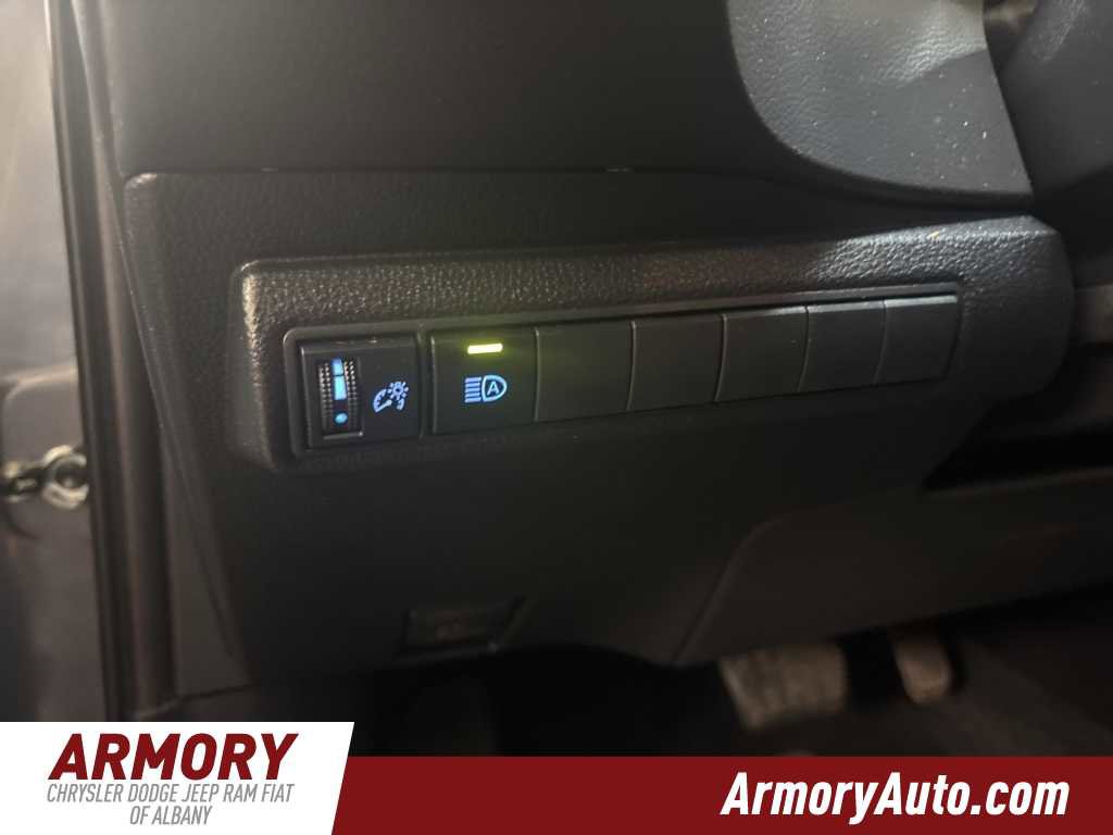 Used 2022 Toyota Corolla SE image 10