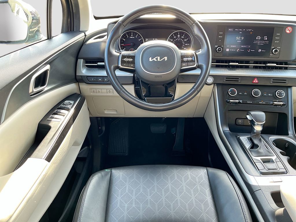 Used 2024 Kia Carnival LX image 20