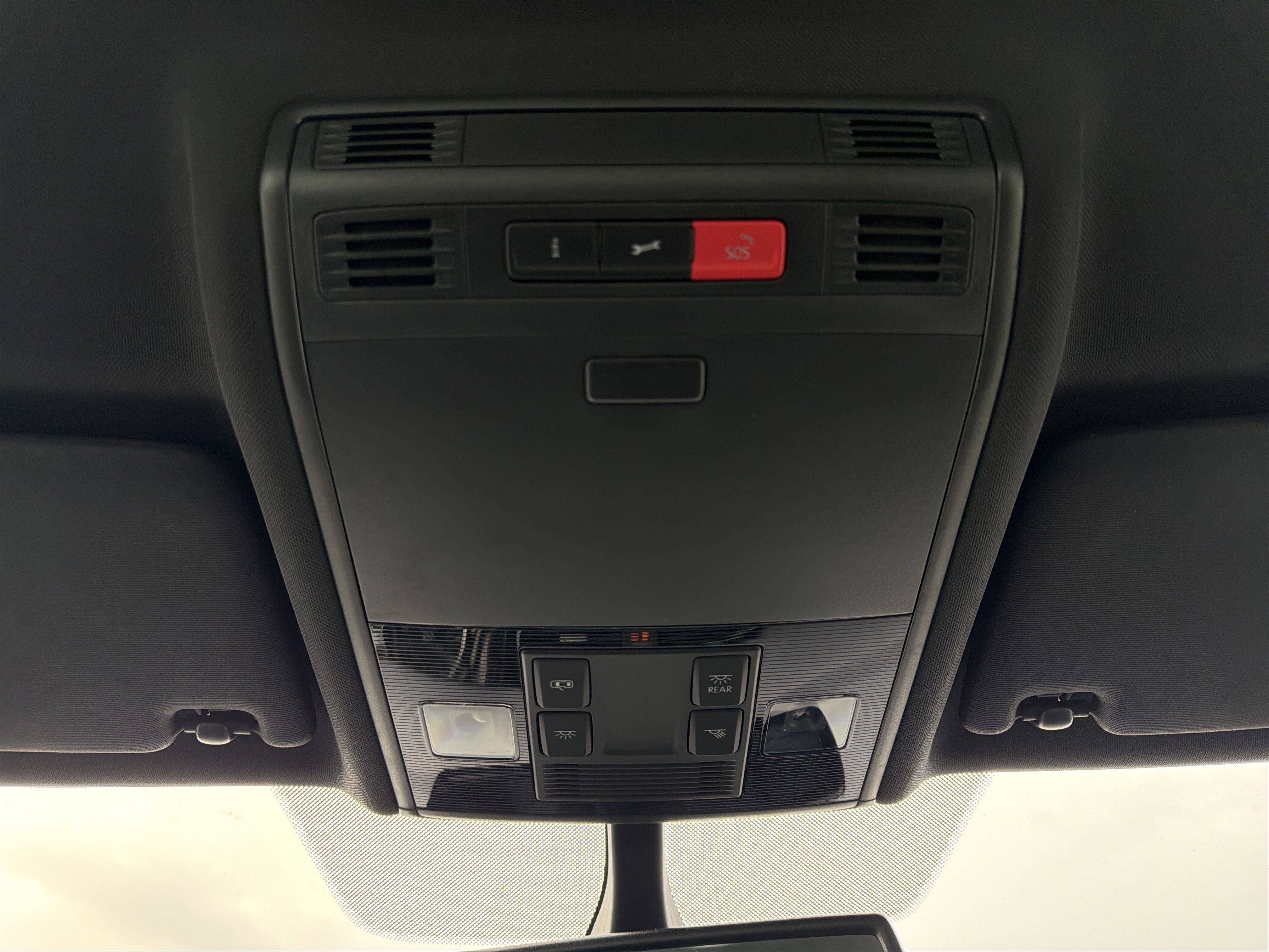 Used 2015 Volkswagen Golf R 4-Door image 18