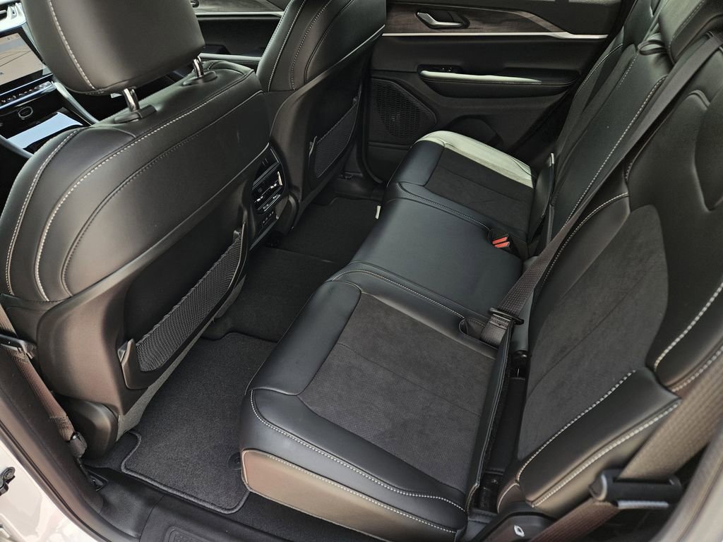 New 2026 Jeep Grand Cherokee Altitude AWD/4WD image 11
