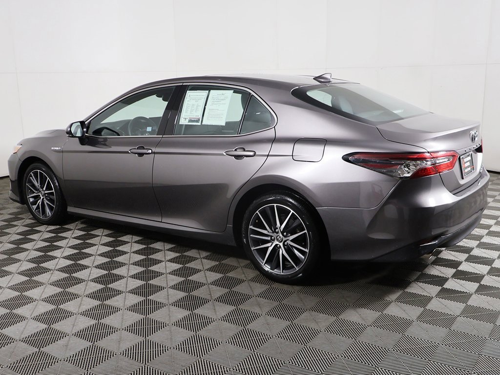 Used 2021 Toyota Camry XLE w/ Navigation Upgrade Package image 15