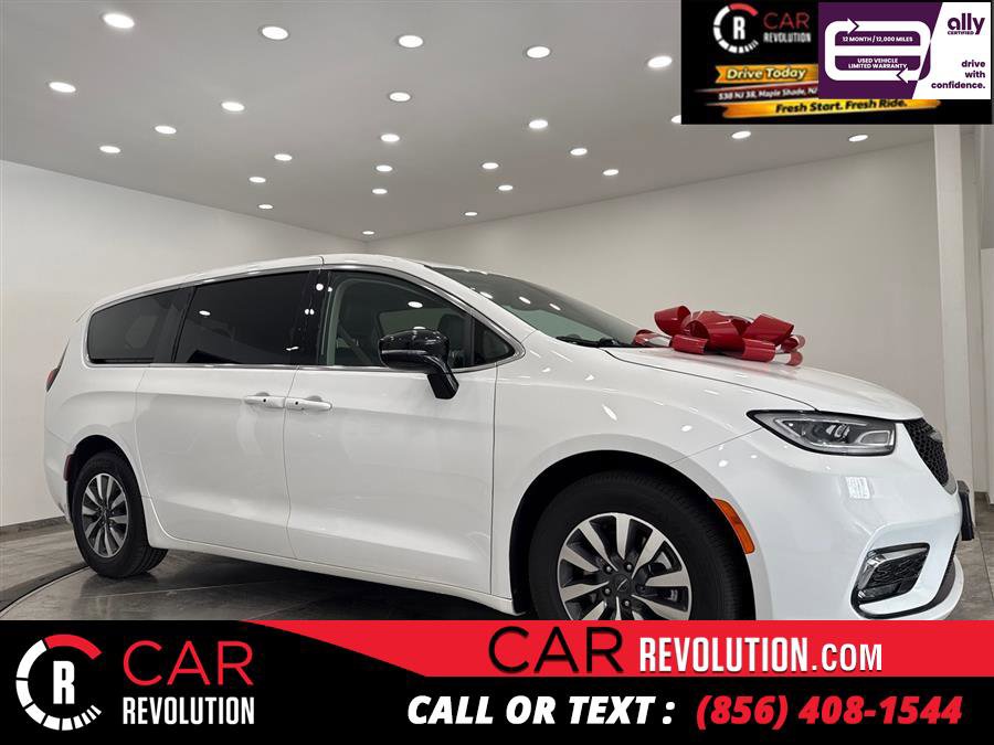 Used 2024 Chrysler Pacifica Limited
