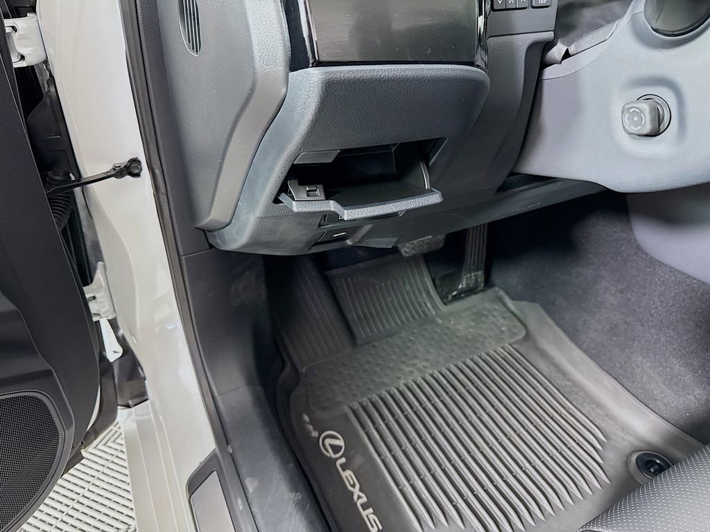 Used 2025 Lexus ES 300h w/ Premium Package image 10