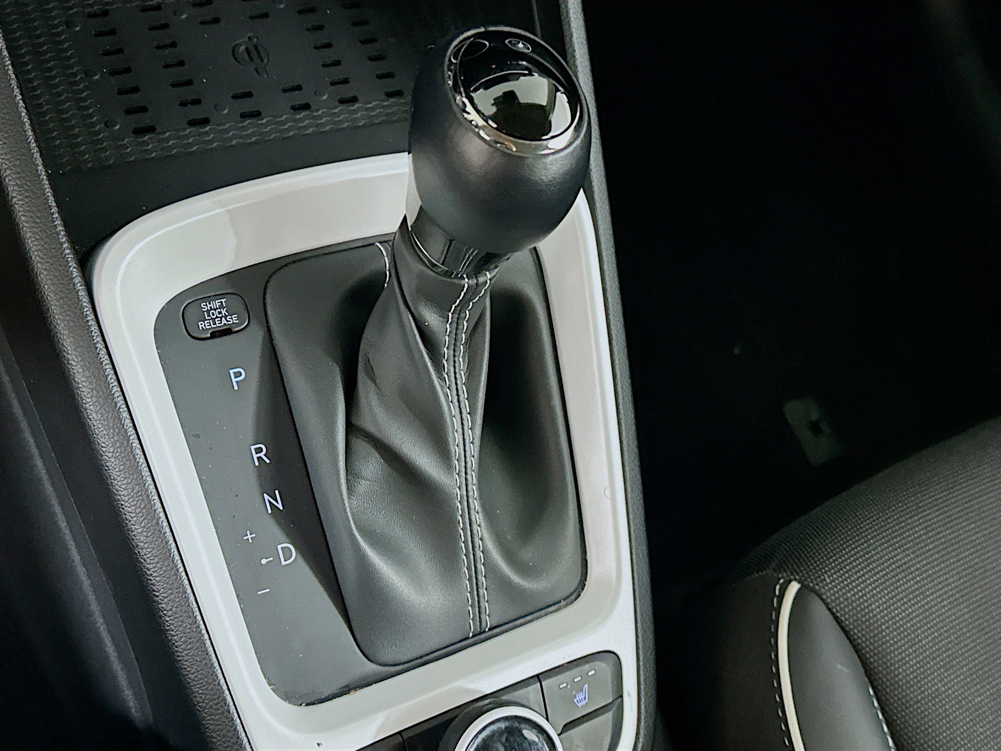 Used 2025 Hyundai Venue Limited image 24