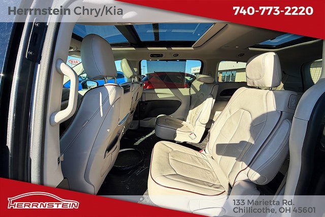 Used 2018 Chrysler Pacifica Limited w/ Tire & Wheel Group image 22
