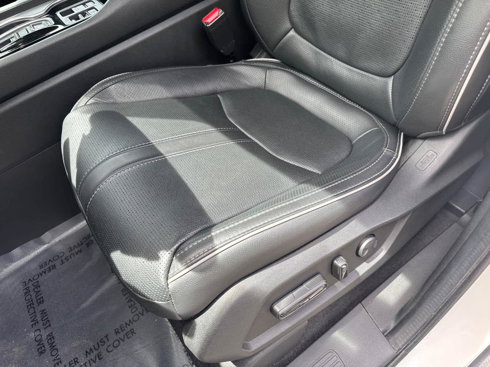 Used 2025 Honda Pilot Elite image 17