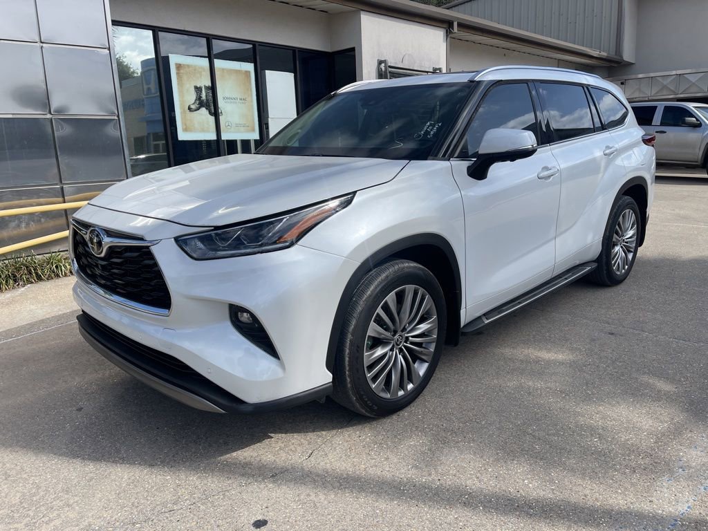 Used 2023 Toyota Highlander Platinum image 1