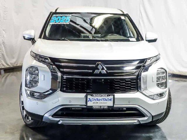 Used 2025 Mitsubishi Outlander SE AWD/4WD image 7