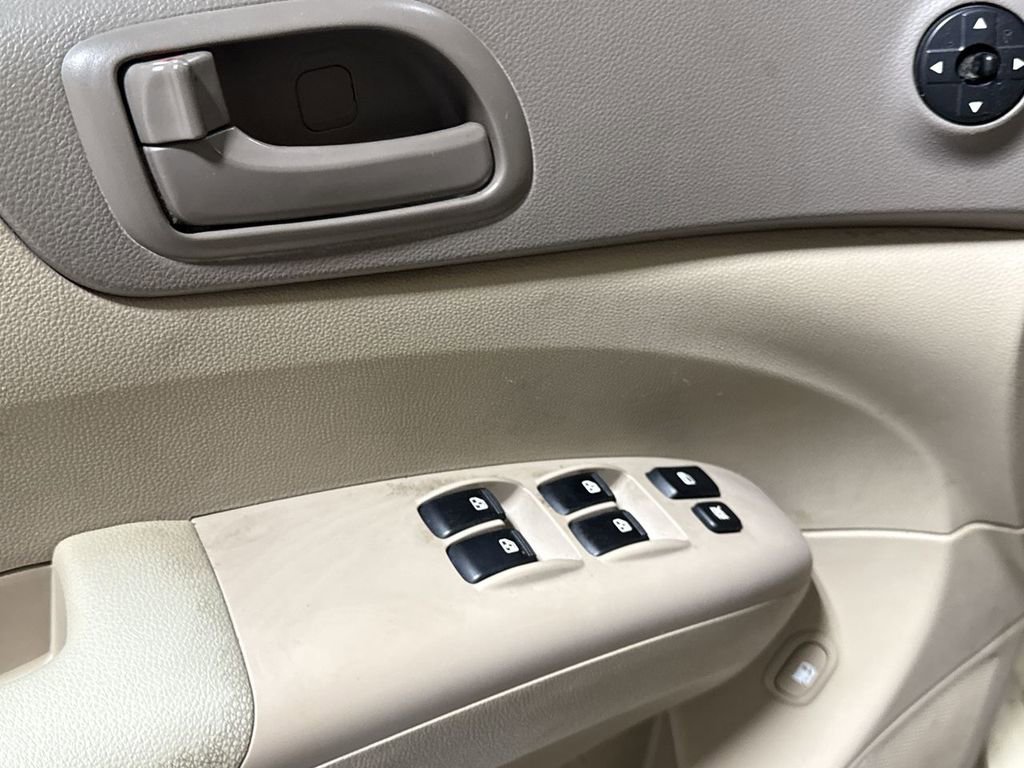 Used 2010 Kia Sedona LX image 19