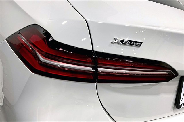 Used 2024 BMW 530i xDrive w/ Convenience Package image 31