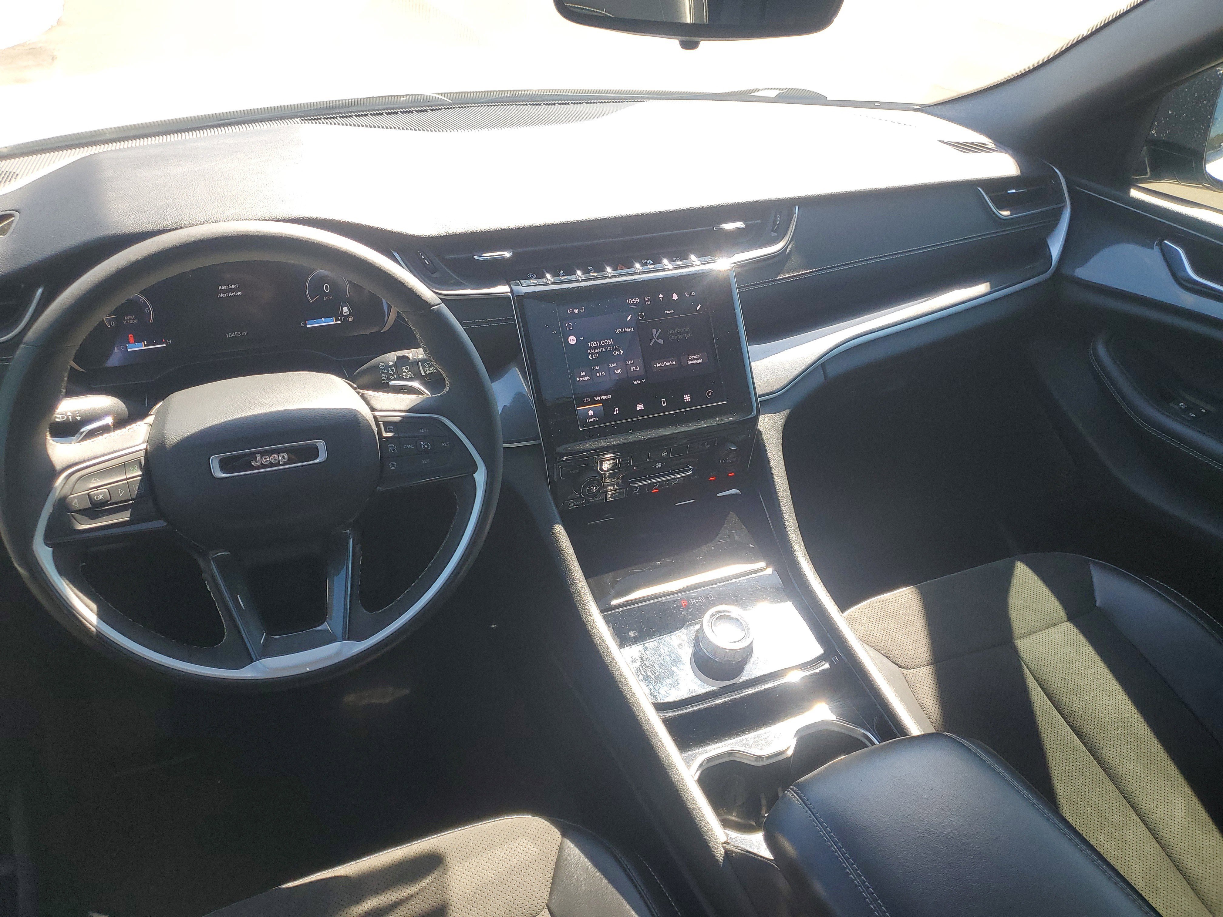 Used 2023 Jeep Grand Cherokee Altitude image 8
