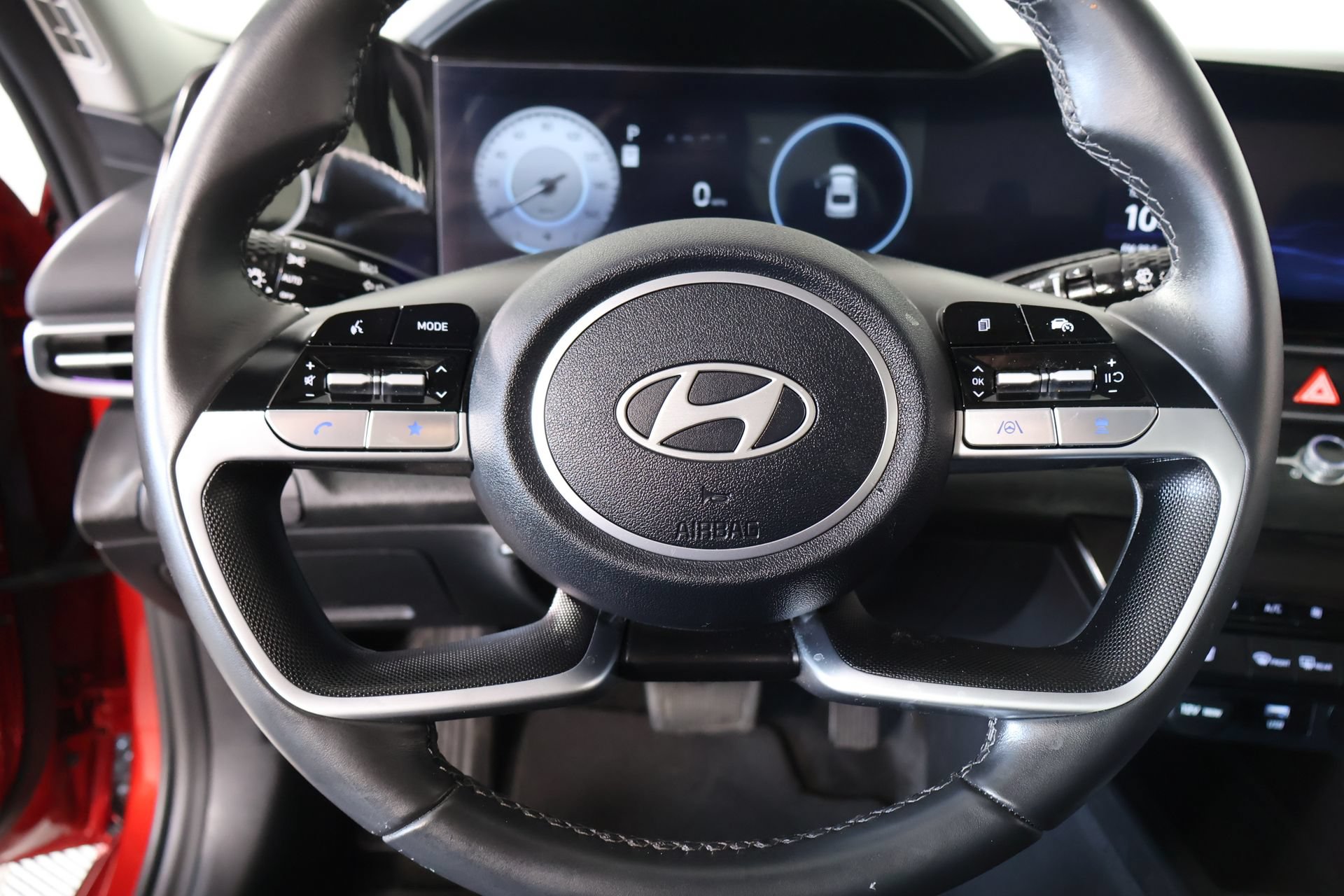 Certified 2025 Hyundai Elantra Limited FWD image 3
