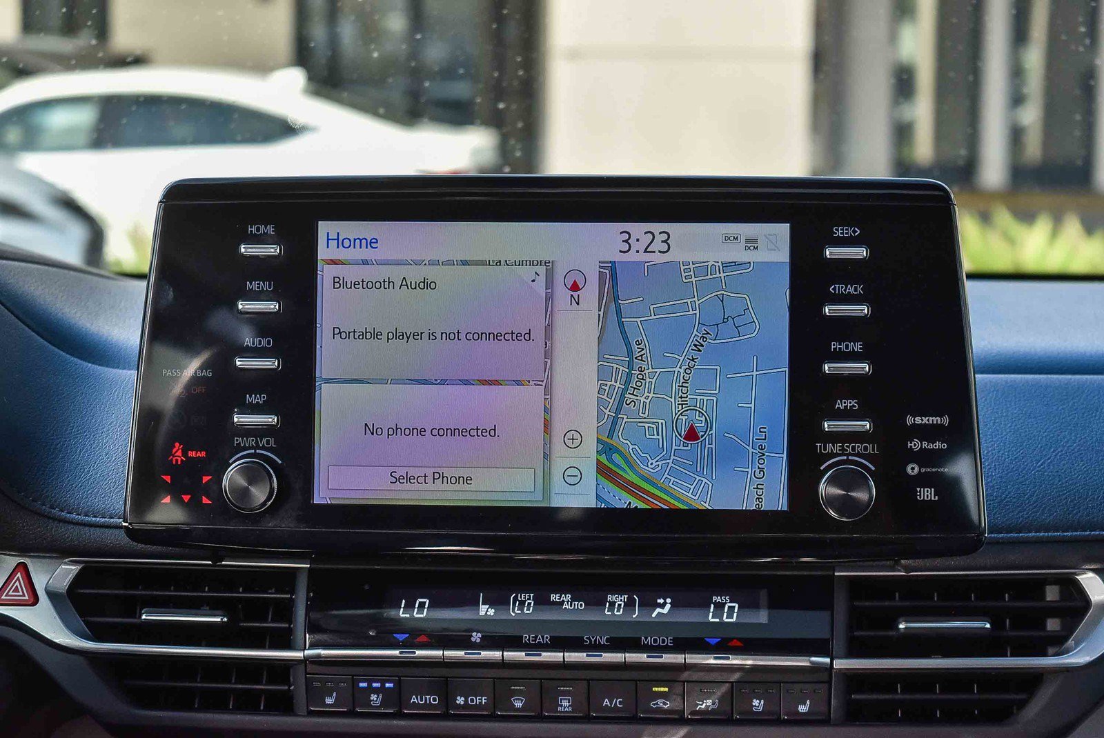 Used 2023 Toyota Sienna Limited image 12