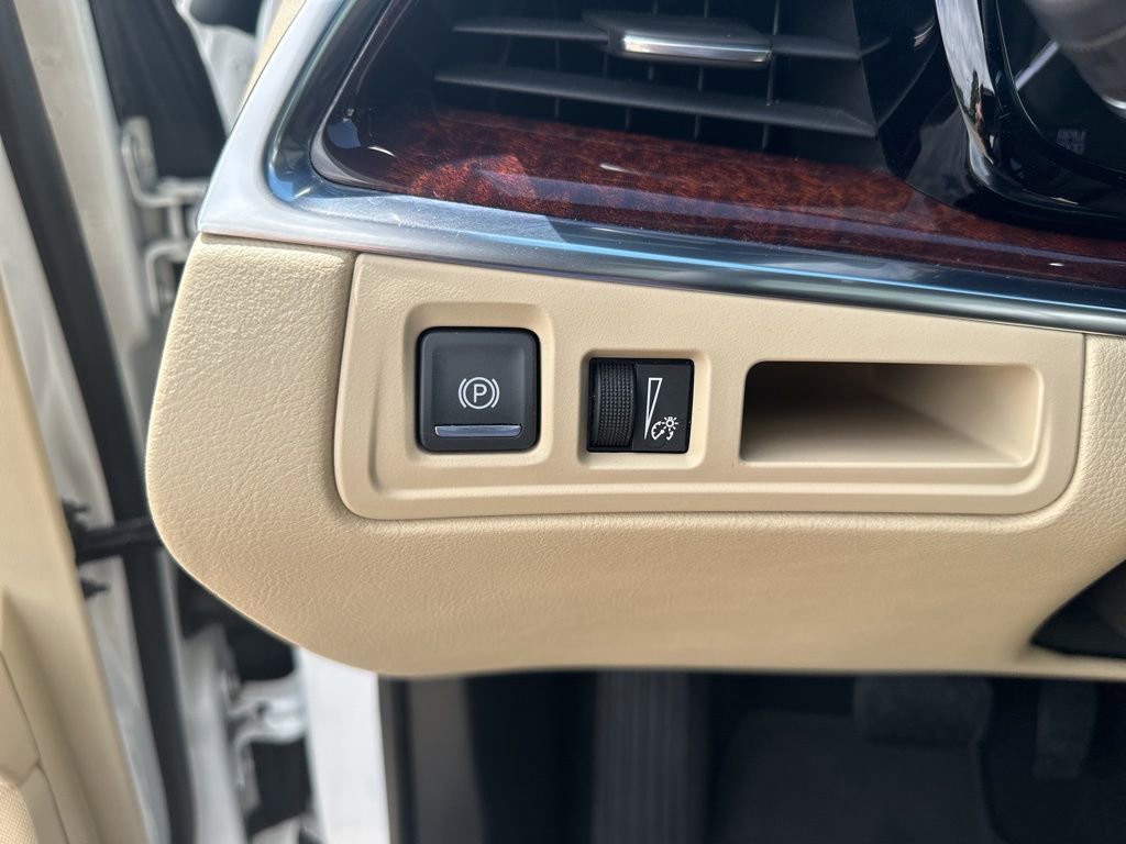 Used 2019 Cadillac XT5 Luxury w/ Advanced Security Package FWD image 12