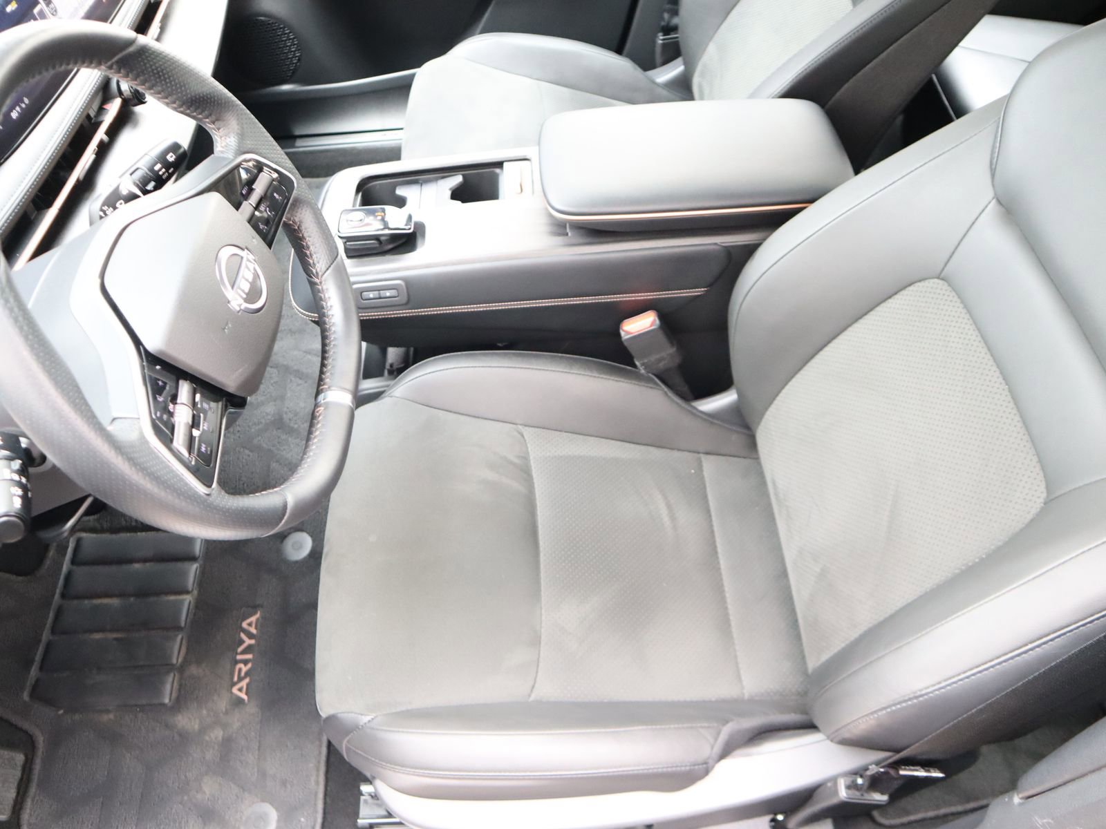 Used 2024 Nissan Ariya AWD image 30