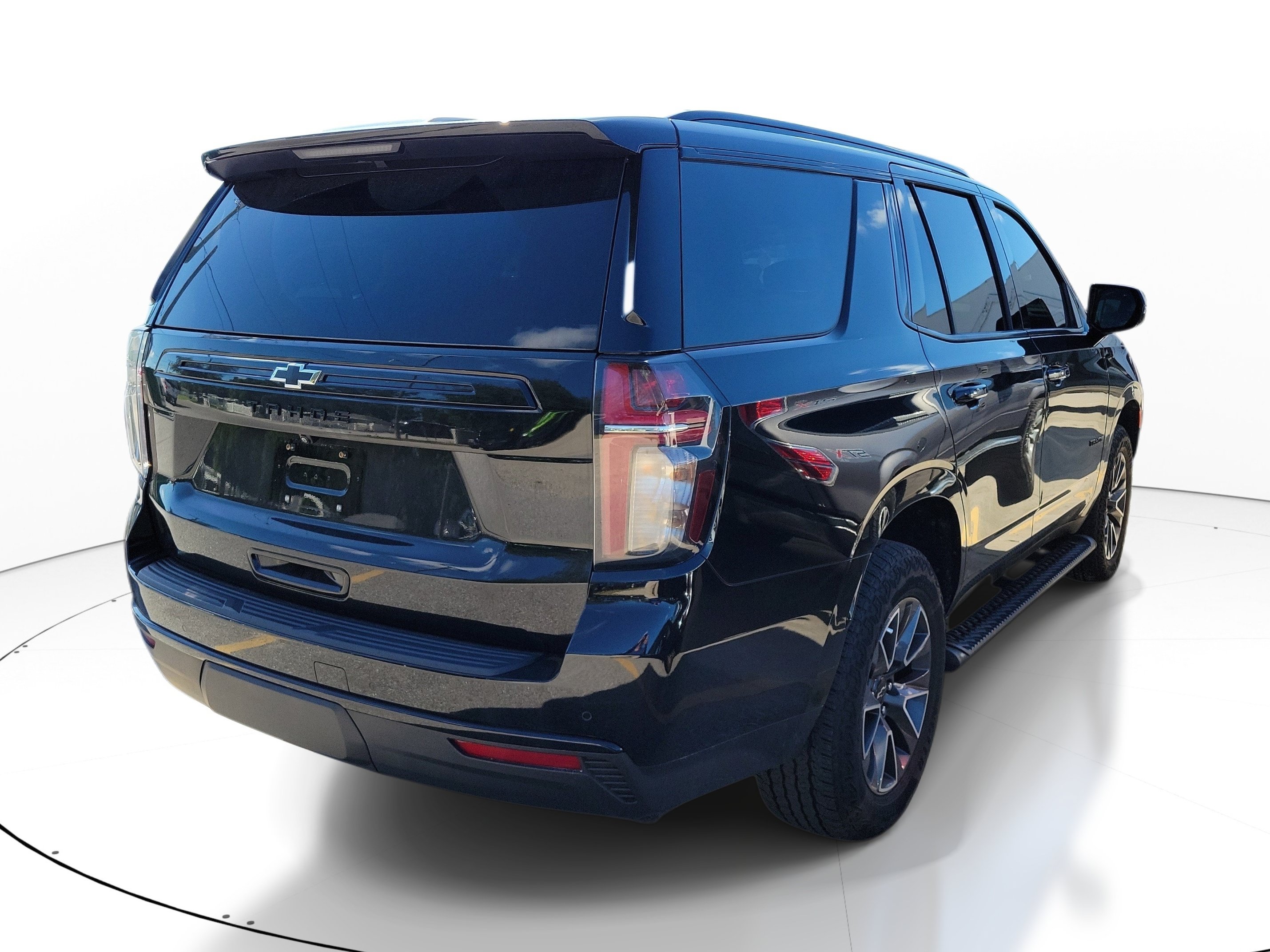 Used 2024 Chevrolet Tahoe Z71 w/ Luxury Package AWD/4WD image 9
