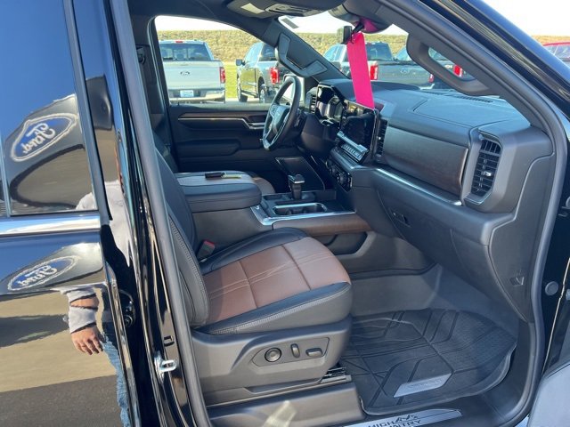 Used 2024 Chevrolet Silverado 1500 High Country w/ Technology Package image 14