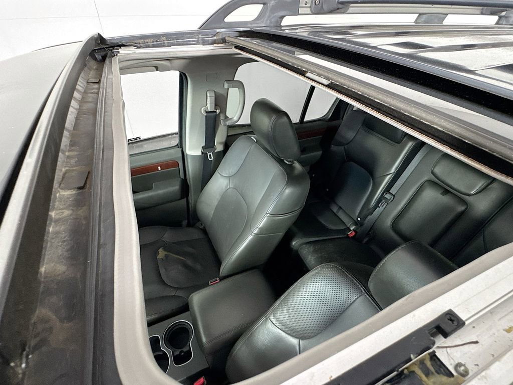 Used 2012 Nissan Pathfinder LE RWD image 25