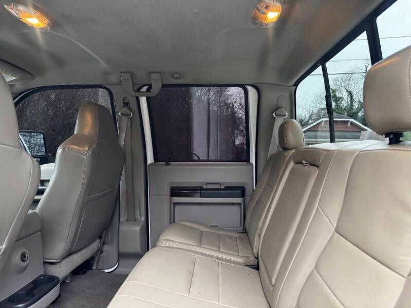 Used 2010 Ford F250 Lariat image 12