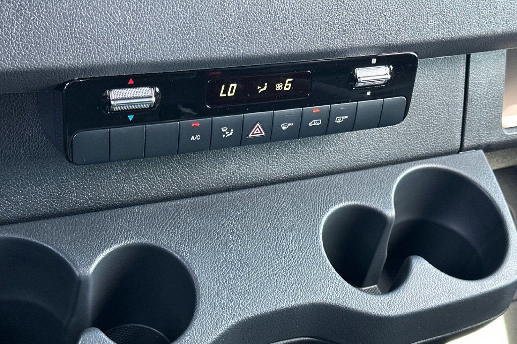 Used 2025 Mercedes-Benz Sprinter 2500 image 22