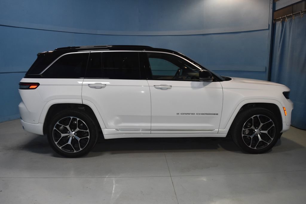 Used 2025 Jeep Grand Cherokee Summit AWD/4WD image 21