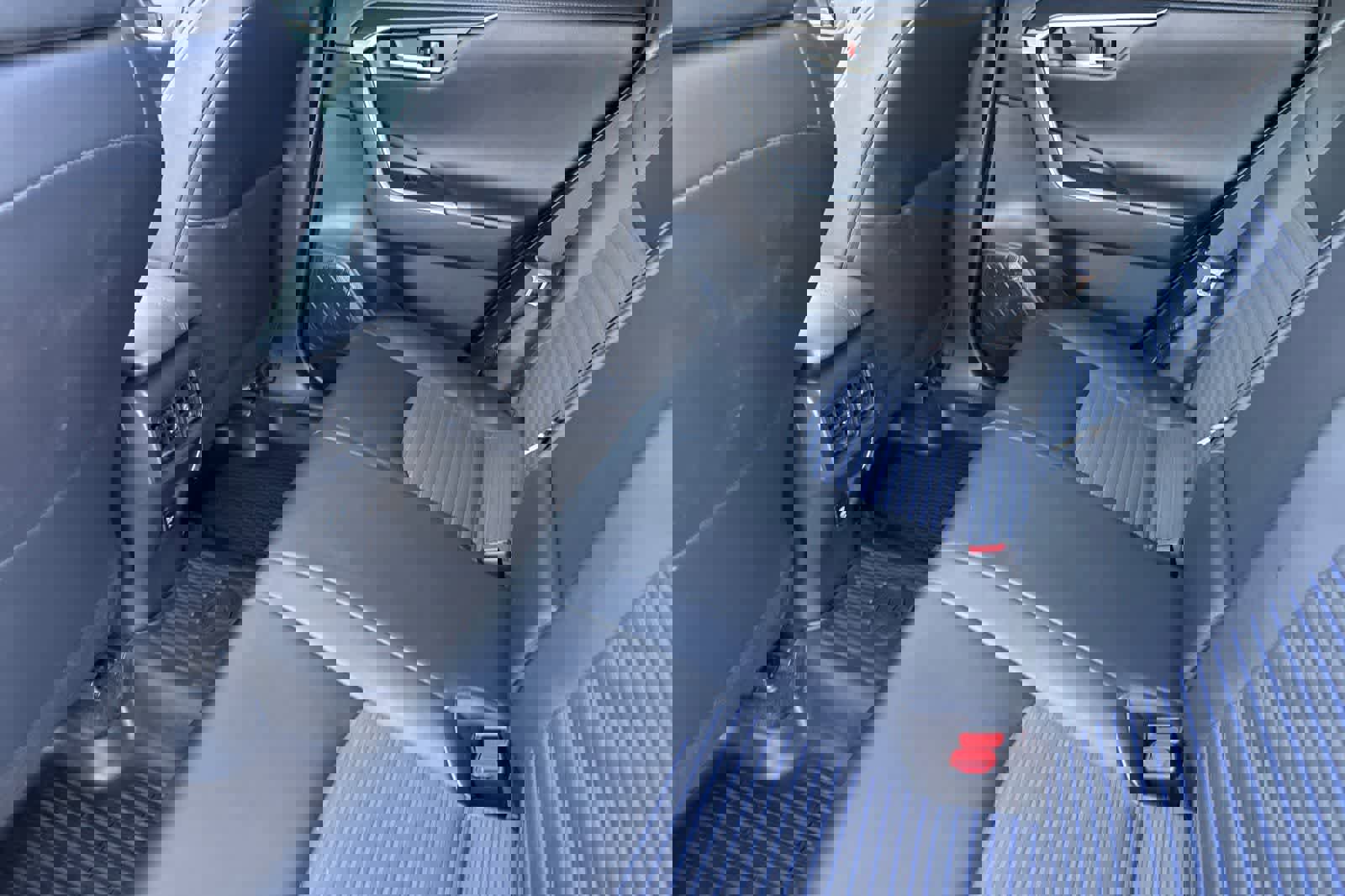 Used 2020 Toyota RAV4 XSE image 4