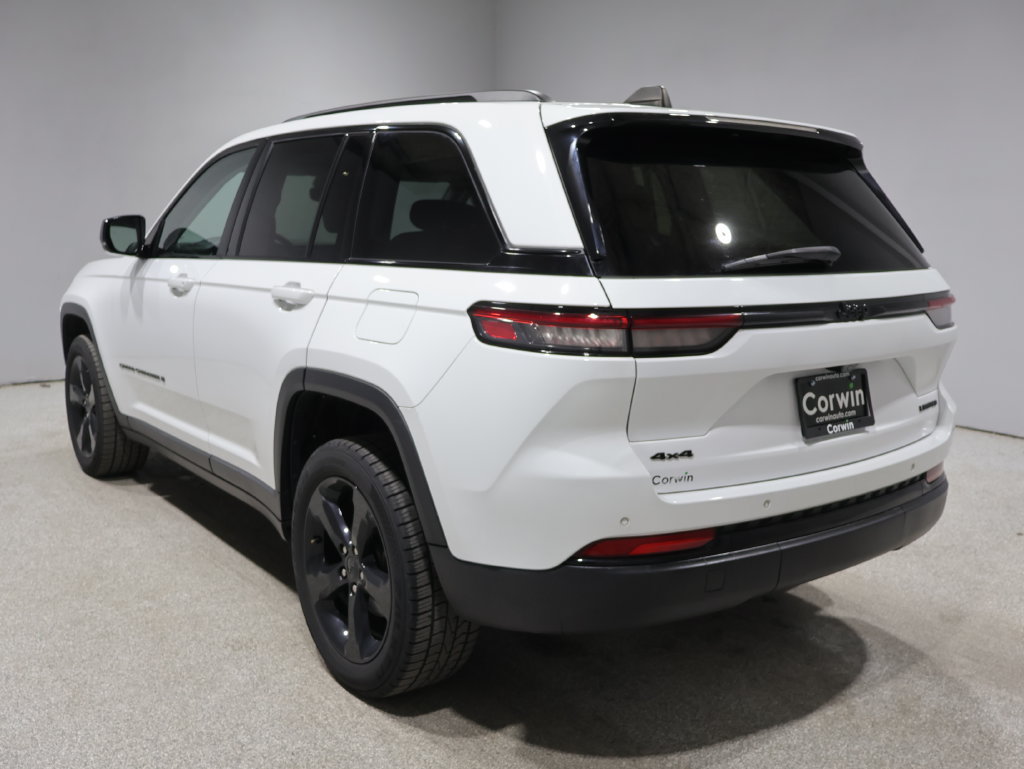 Used 2023 Jeep Grand Cherokee Limited w/ Black Appearance Package AWD/4WD image 5