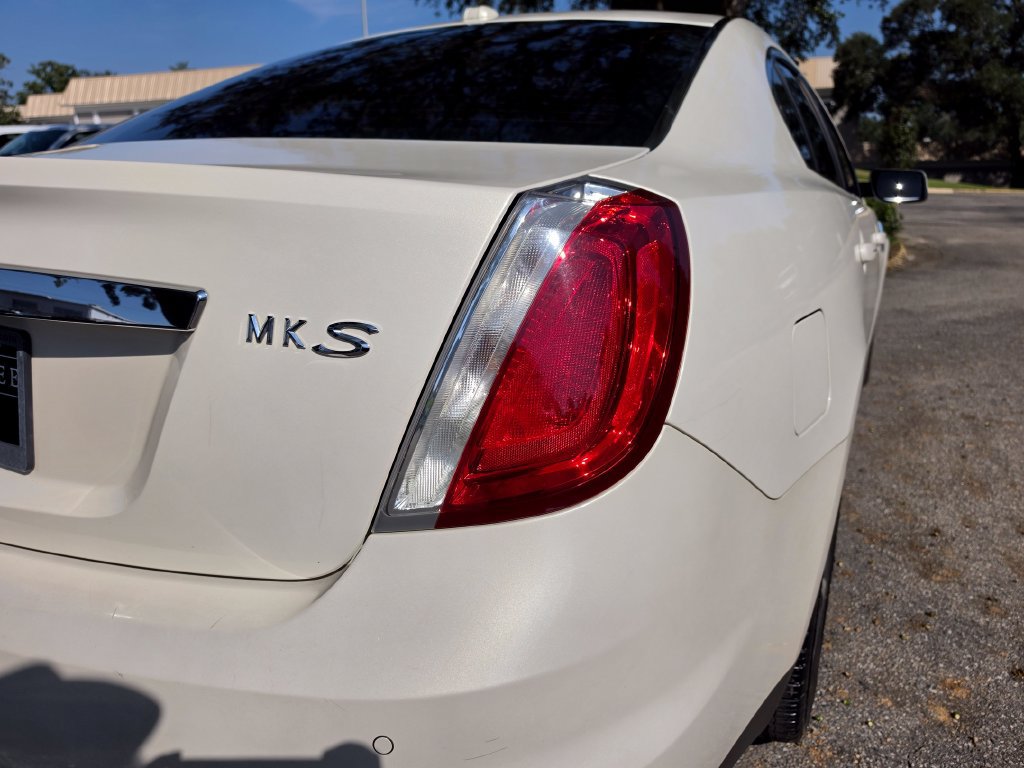 Used 2009 Lincoln MKS FWD image 11