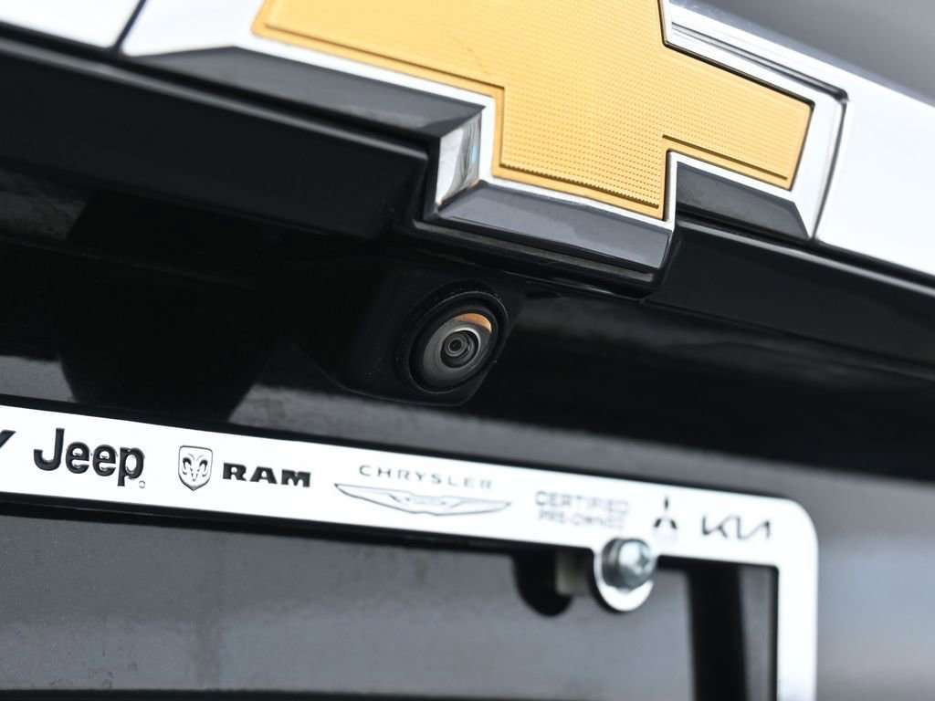 Used 2023 Chevrolet Traverse LS image 33