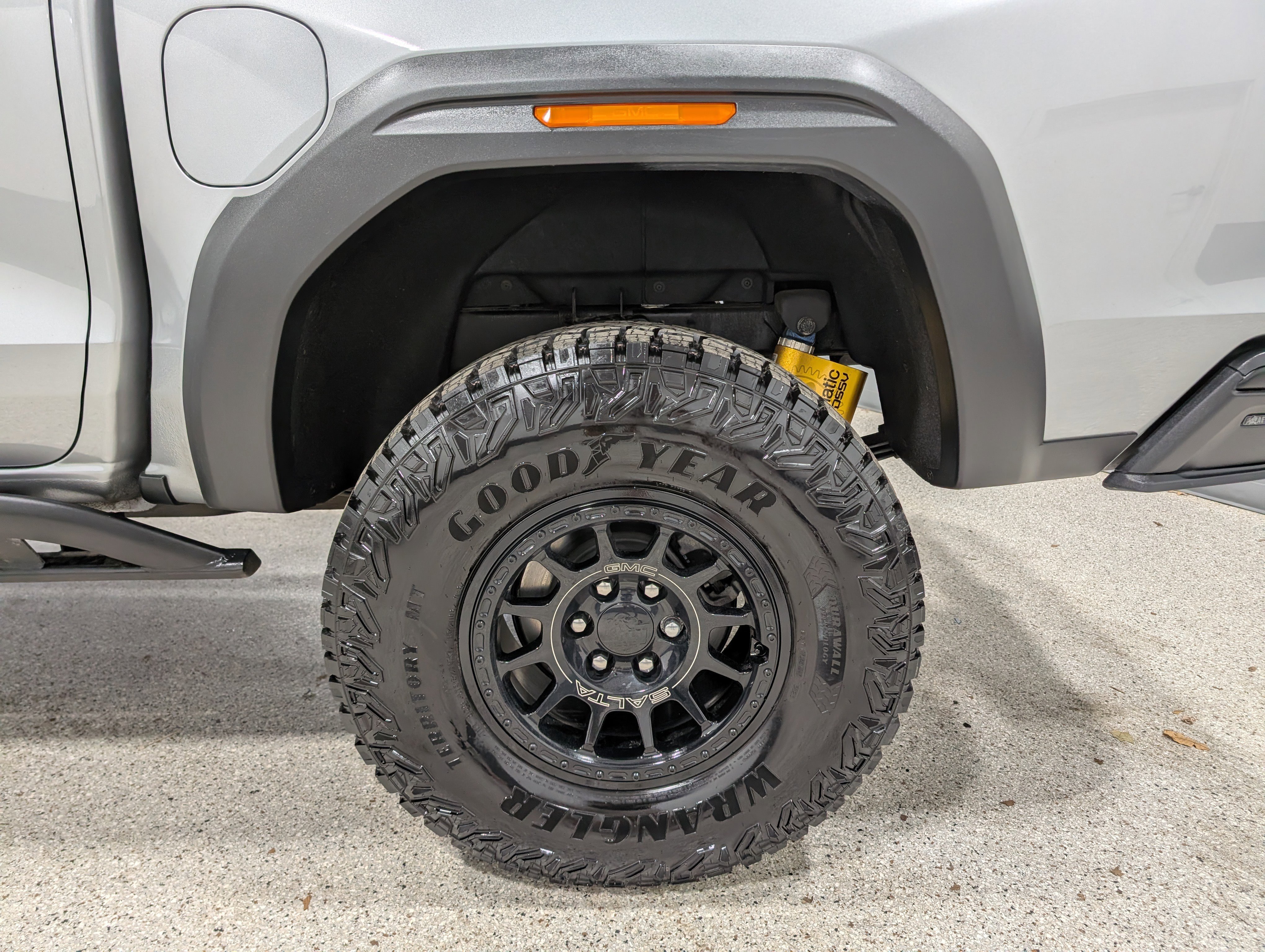 Used 2024 GMC Canyon AT4X w/ AT4X AEV Edition AWD/4WD image 11