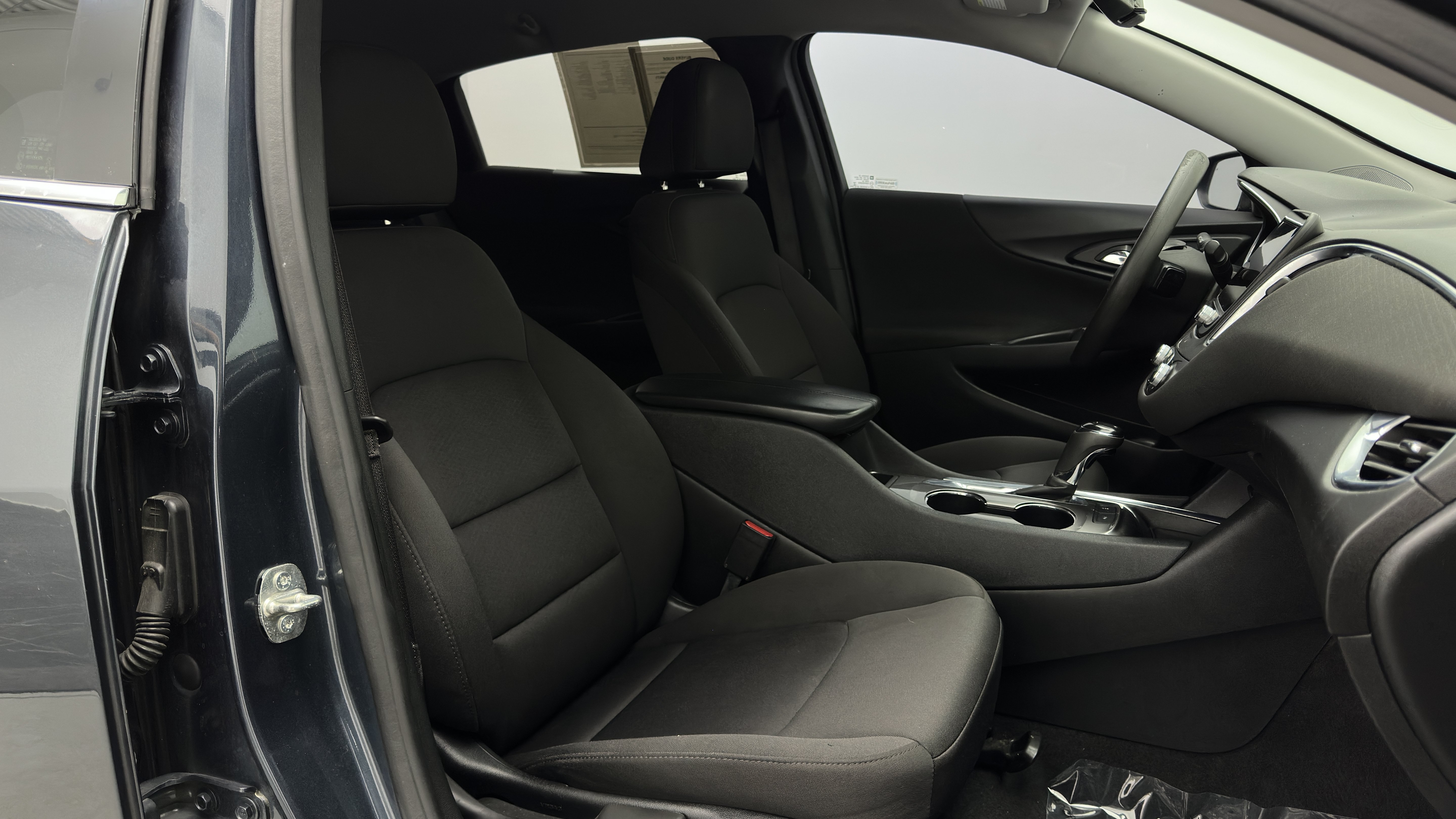 Used 2020 Chevrolet Malibu LT FWD image 29