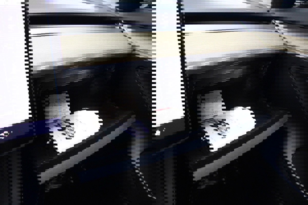 Used 2023 Tesla Model 3 Standard Range image 9