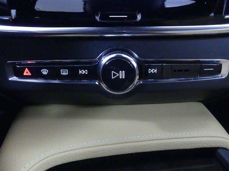 Used 2018 Volvo S90 T5 Momentum w/ Convenience Package FWD image 16