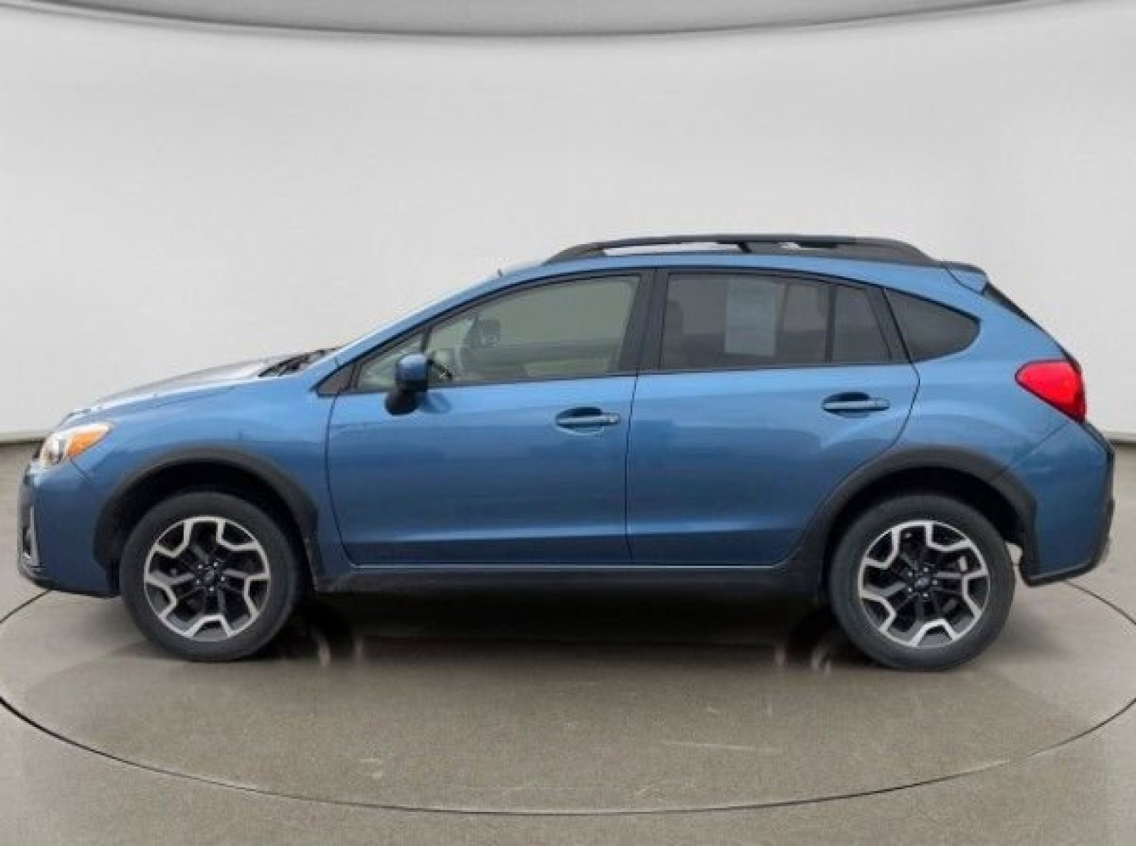 Used 2017 Subaru Crosstrek 2.0i Premium image 3
