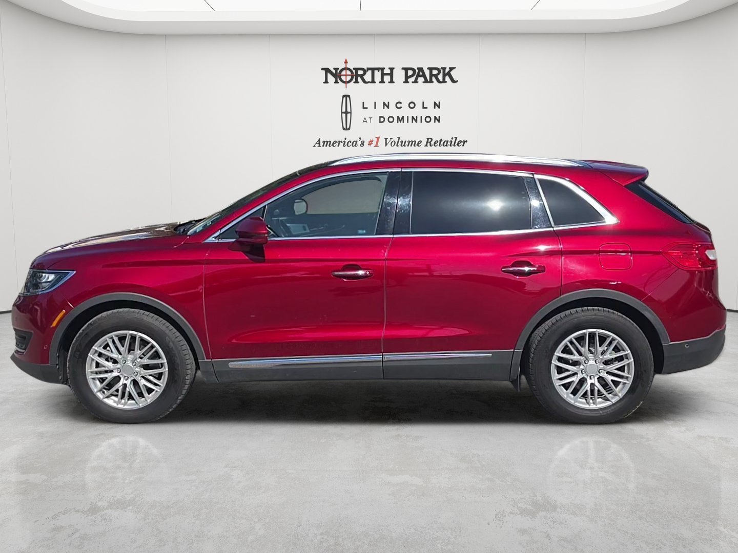 Used 2017 Lincoln MKX Reserve w/ Luxury Package AWD/4WD image 2
