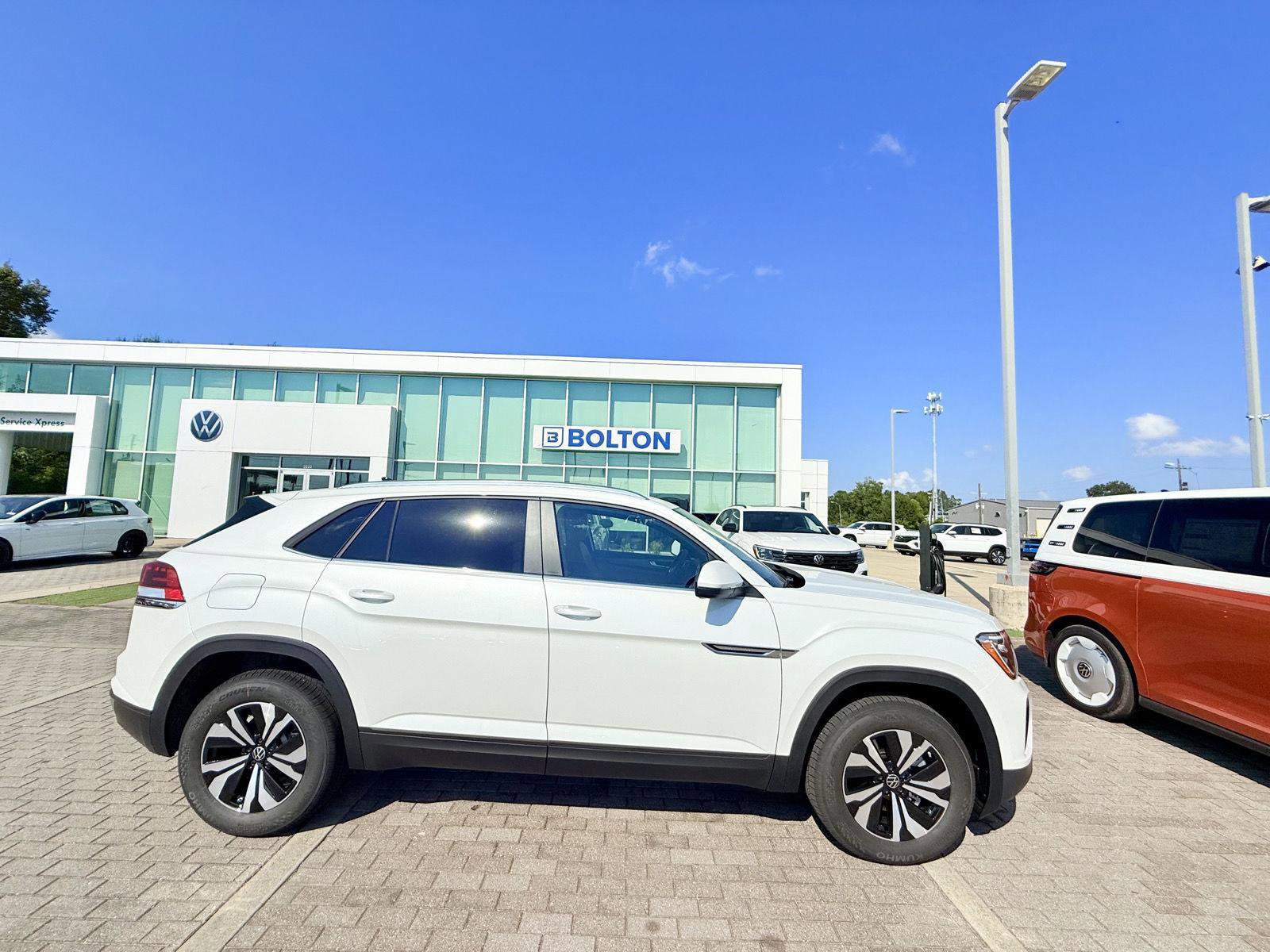 New 2026 Volkswagen Atlas Cross Sport SE image 1