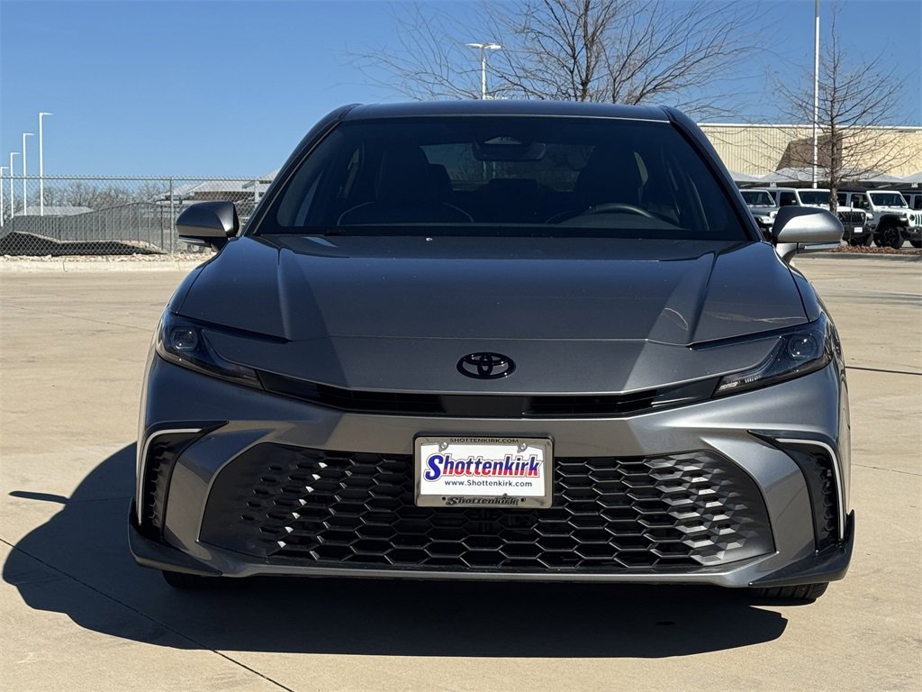 Used 2025 Toyota Camry SE w/ Convenience Package image 7