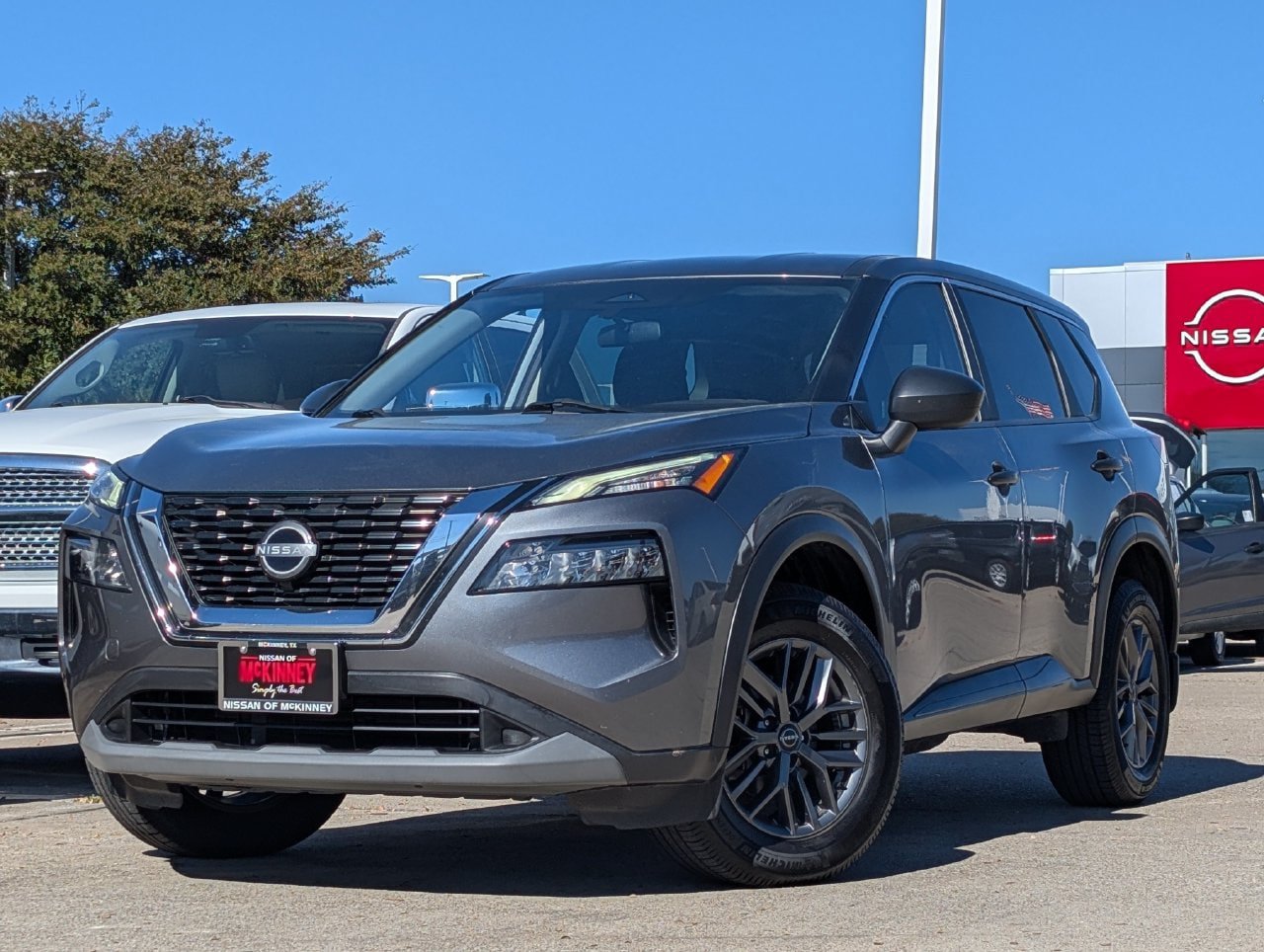 Used 2023 Nissan Rogue S FWD image 2