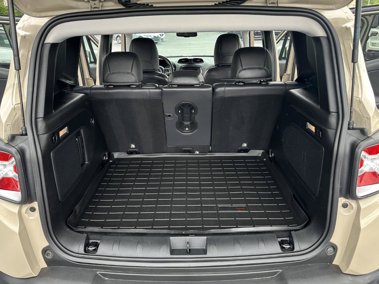Used 2015 Jeep Renegade Limited AWD/4WD image 36