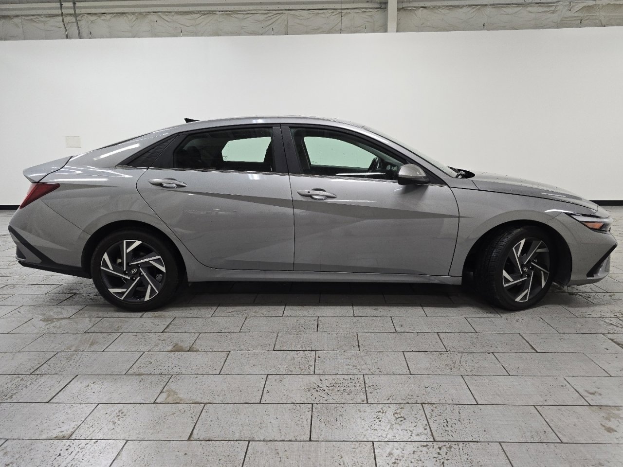 Used 2025 Hyundai Elantra SEL image 21