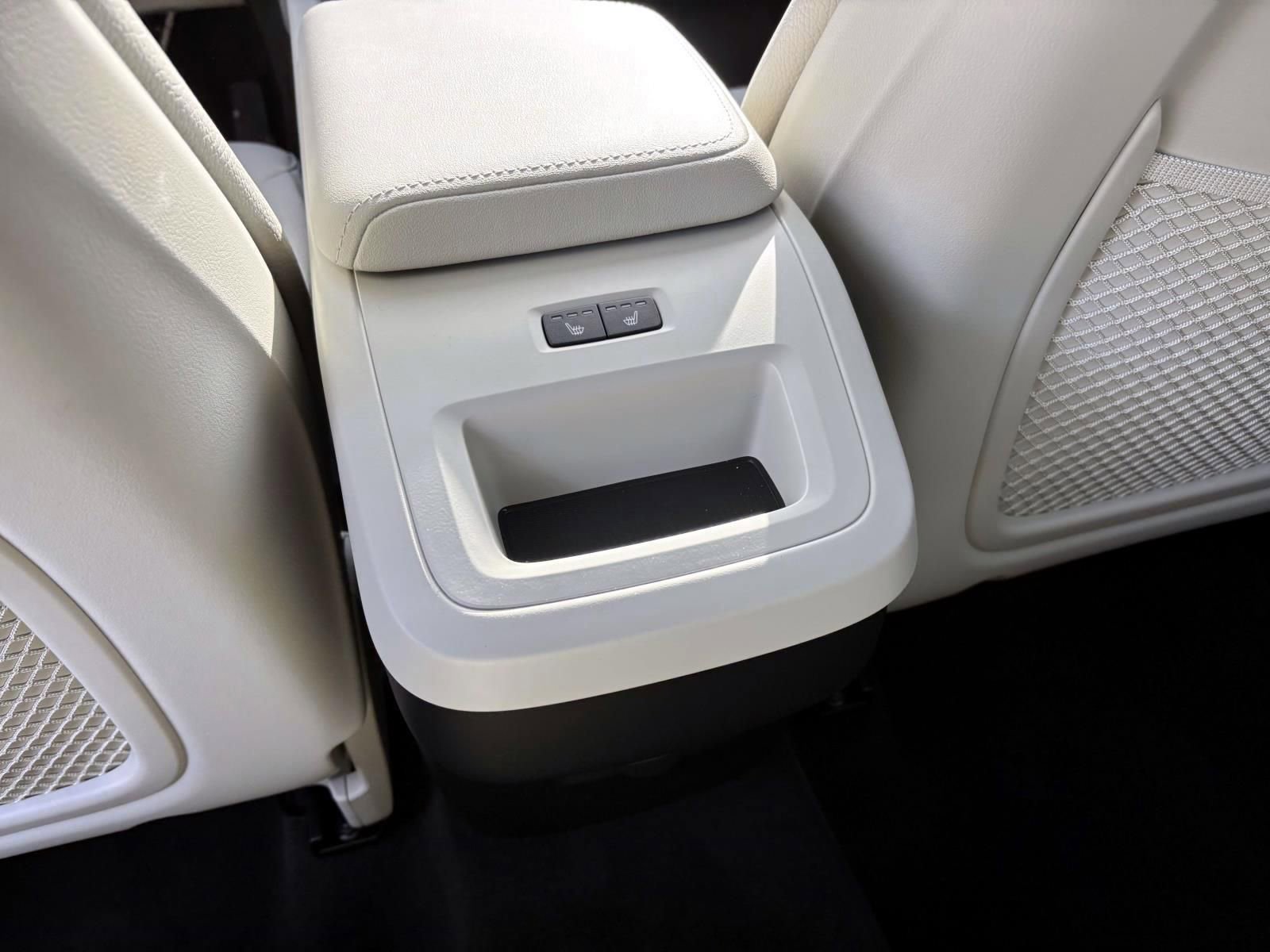 Used 2025 Volvo XC60 B5 Plus w/ Climate Package image 31