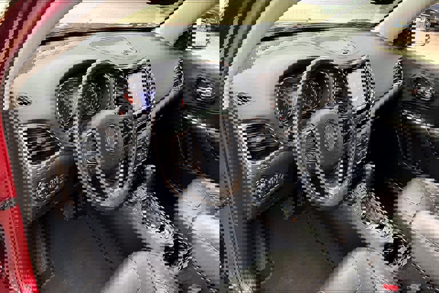 Used 2019 Jeep Cherokee Limited image 17