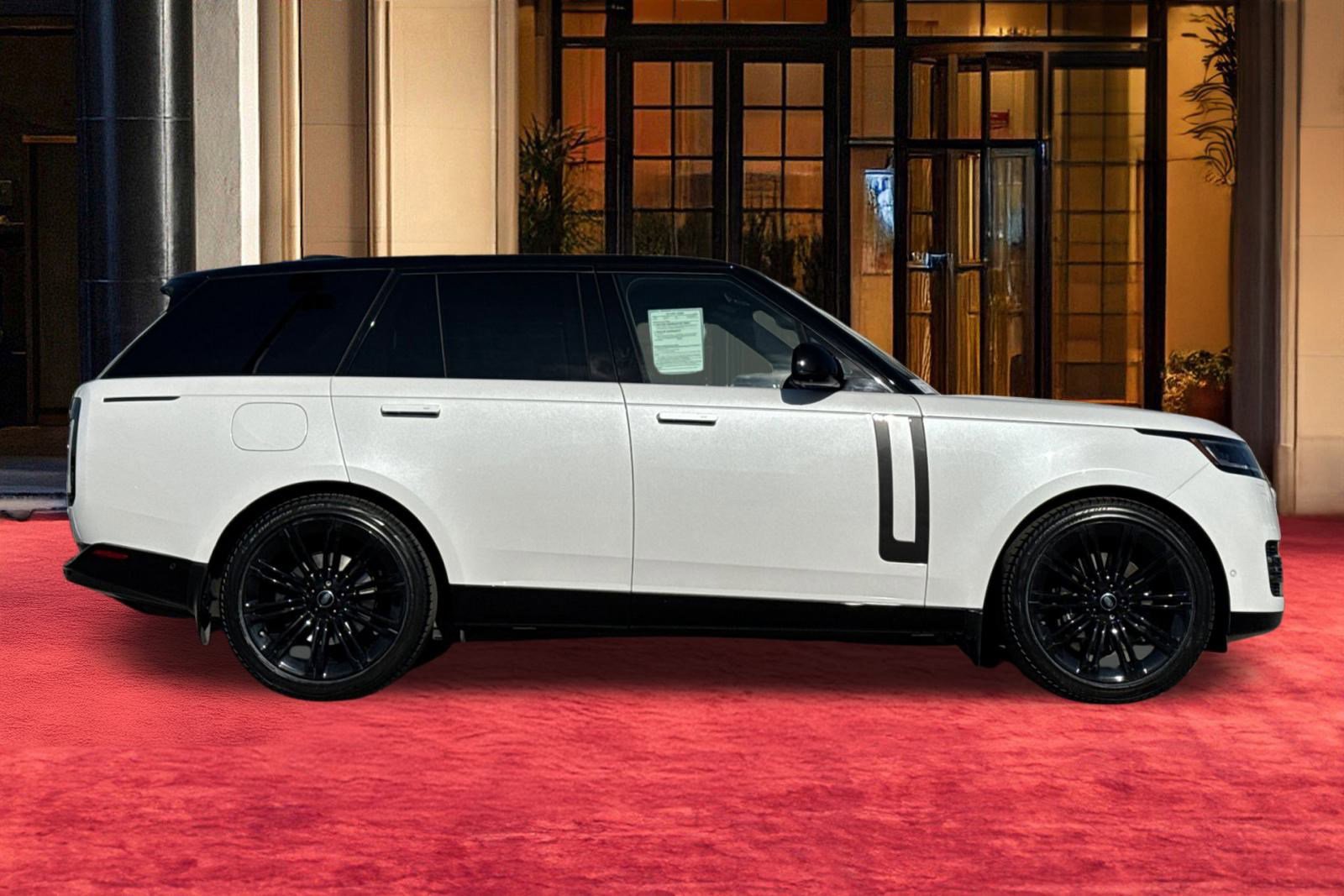 Certified 2023 Land Rover Range Rover SE image 9