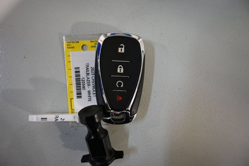 Used 2025 Chevrolet TrailBlazer LT FWD image 9